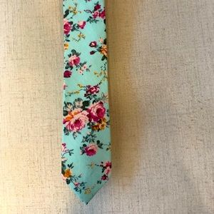 Floral skinny tie